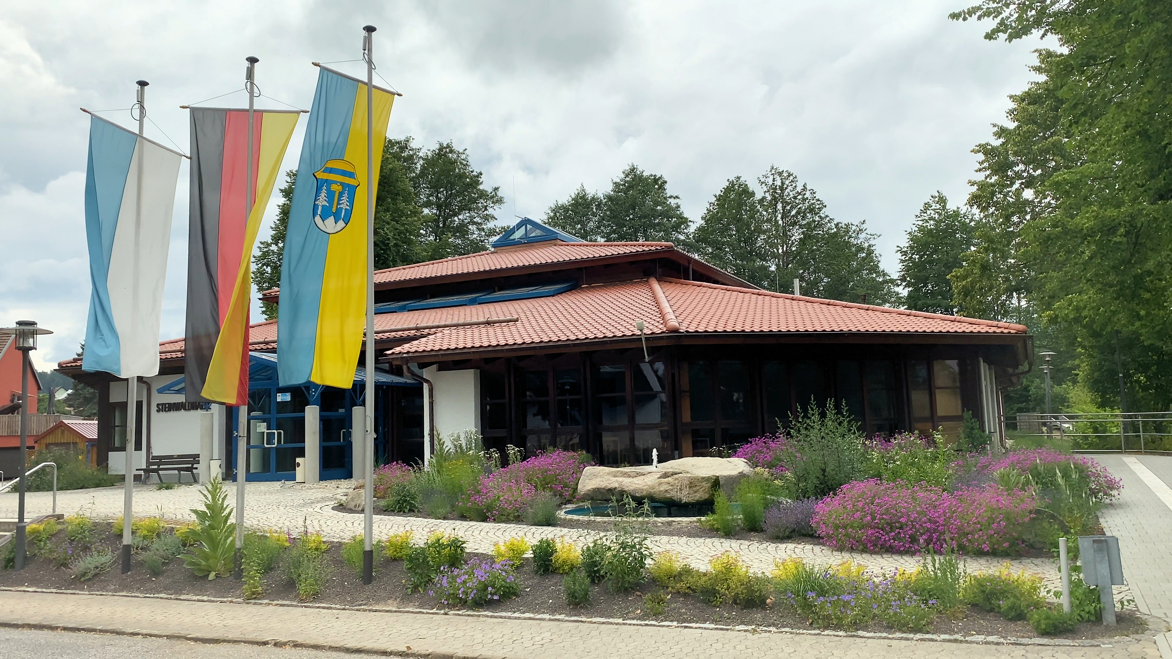 Wohnmobil-Stellplatz "Zentral" Friedenfels Steinwaldhalle — photo 4